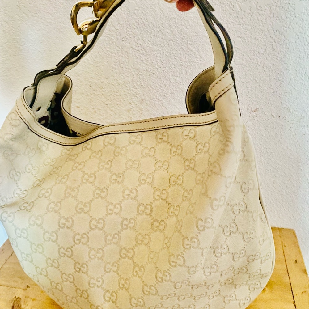 Gucci- beautiful designer purse, cream and gold